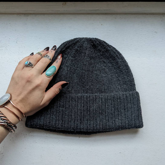 Free People Accessories - Vintage Minimalist Chunky Knit Faded Stormy Dark Grey Ribbed Grunge Beanie Hat